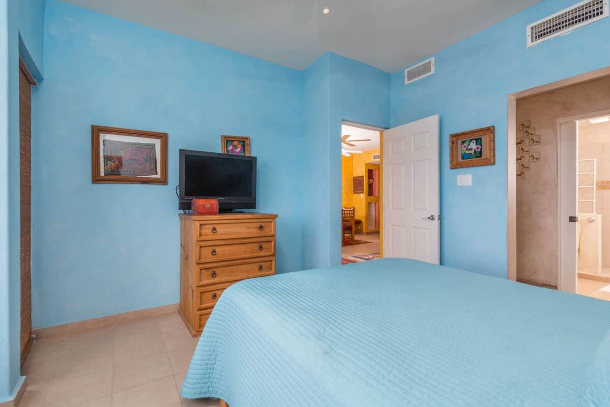 Serene & Warm 3rd Level Condo - Corona del Mar 302