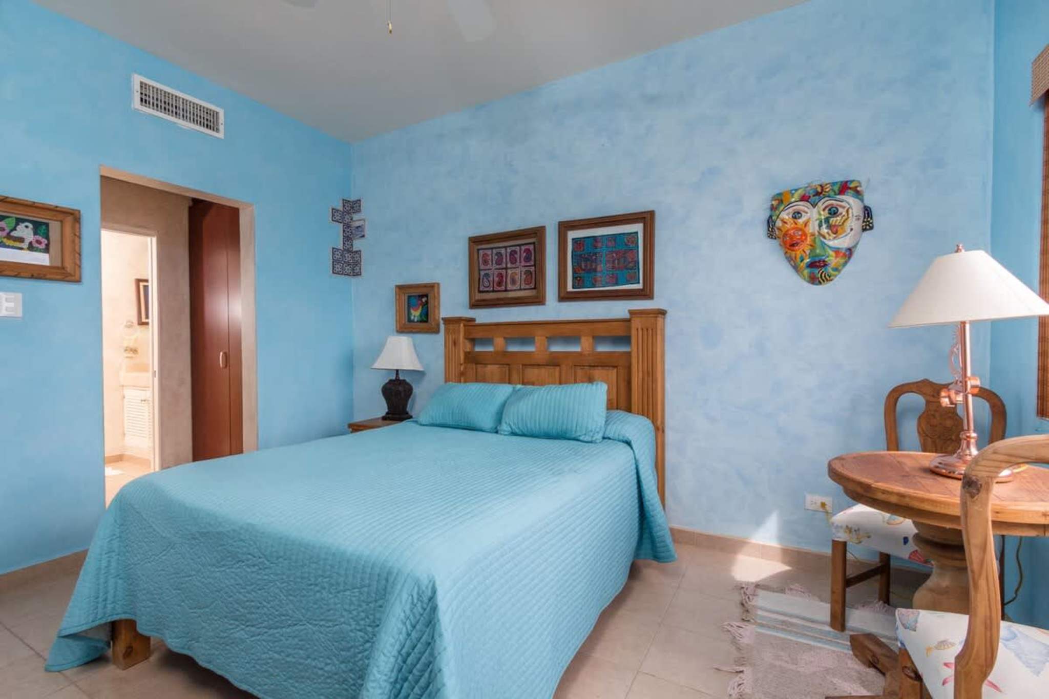 Serene & Warm 3rd Level Condo - Corona del Mar 302