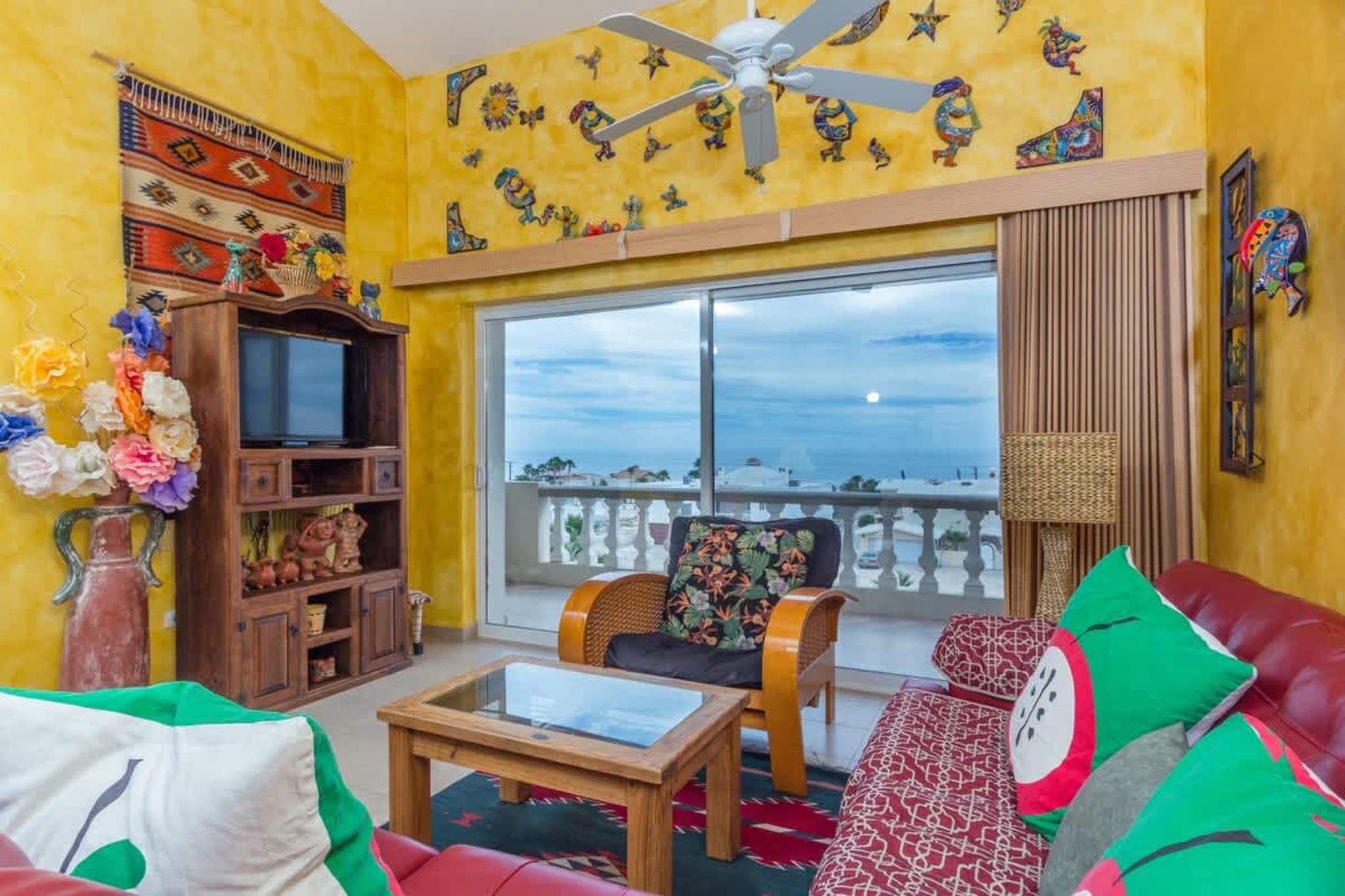 Serene & Warm 3rd Level Condo - Corona del Mar 302