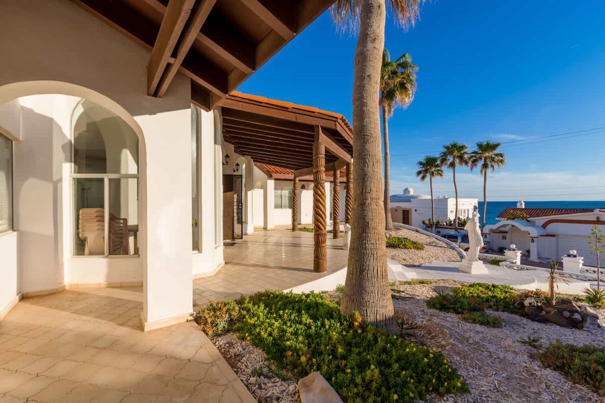 Recently Renovated Oceanview Home! | Casa Hebe