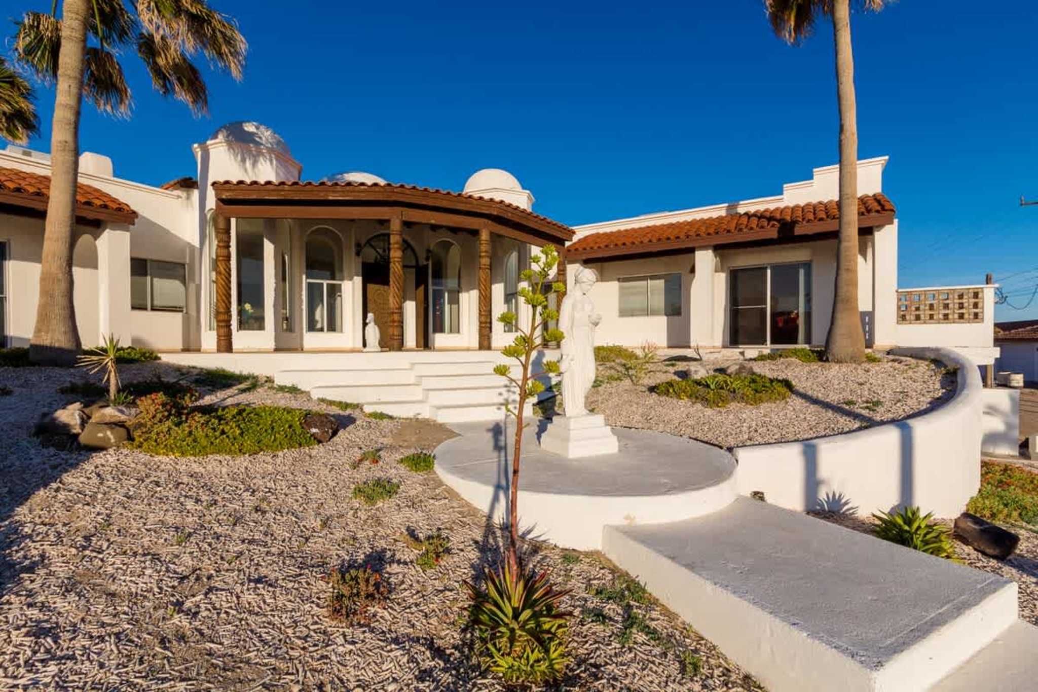 Recently Renovated Oceanview Home! | Casa Hebe