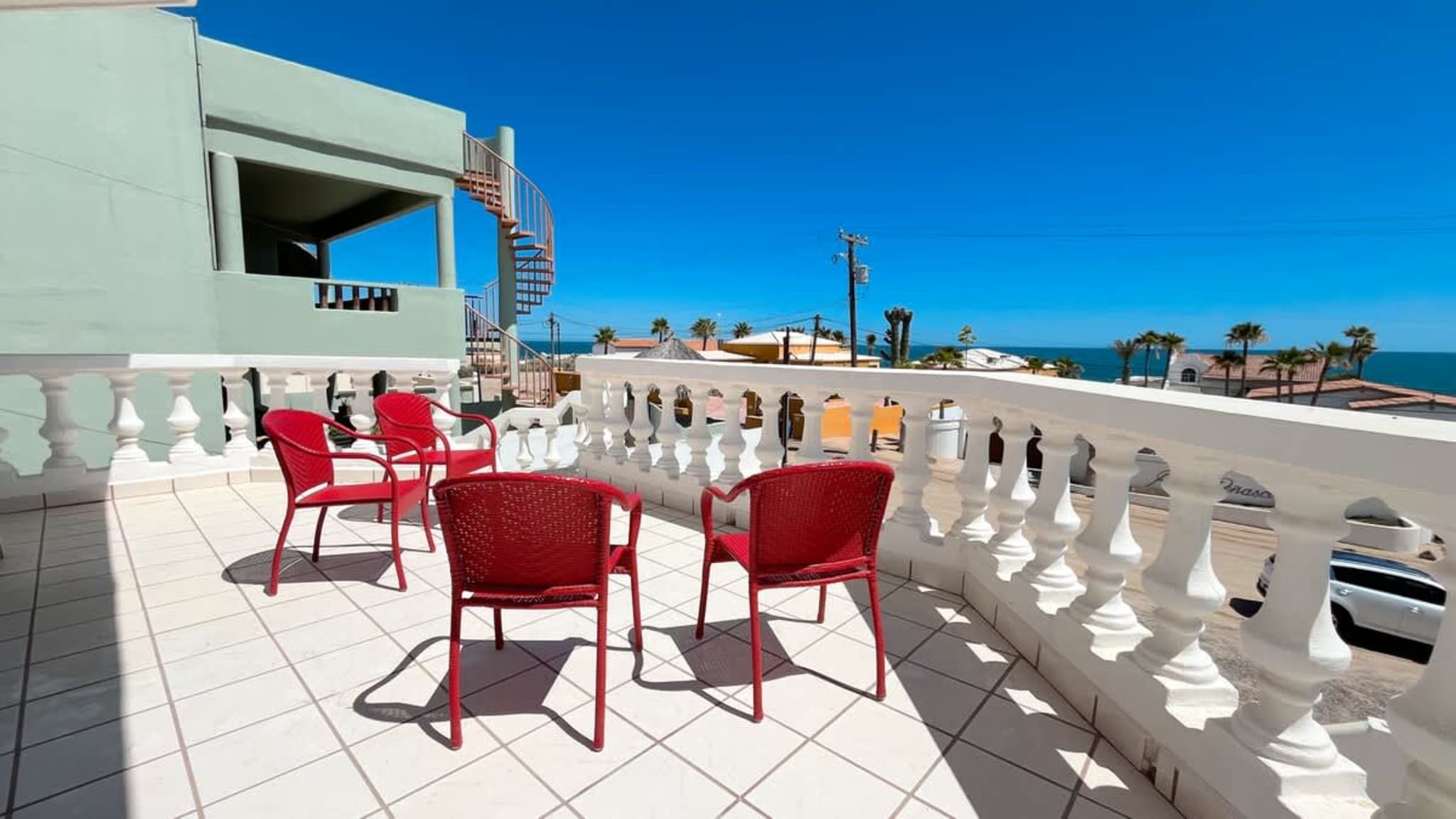 Limpia y Serena Casa en 2da Fila | Vista del Mar