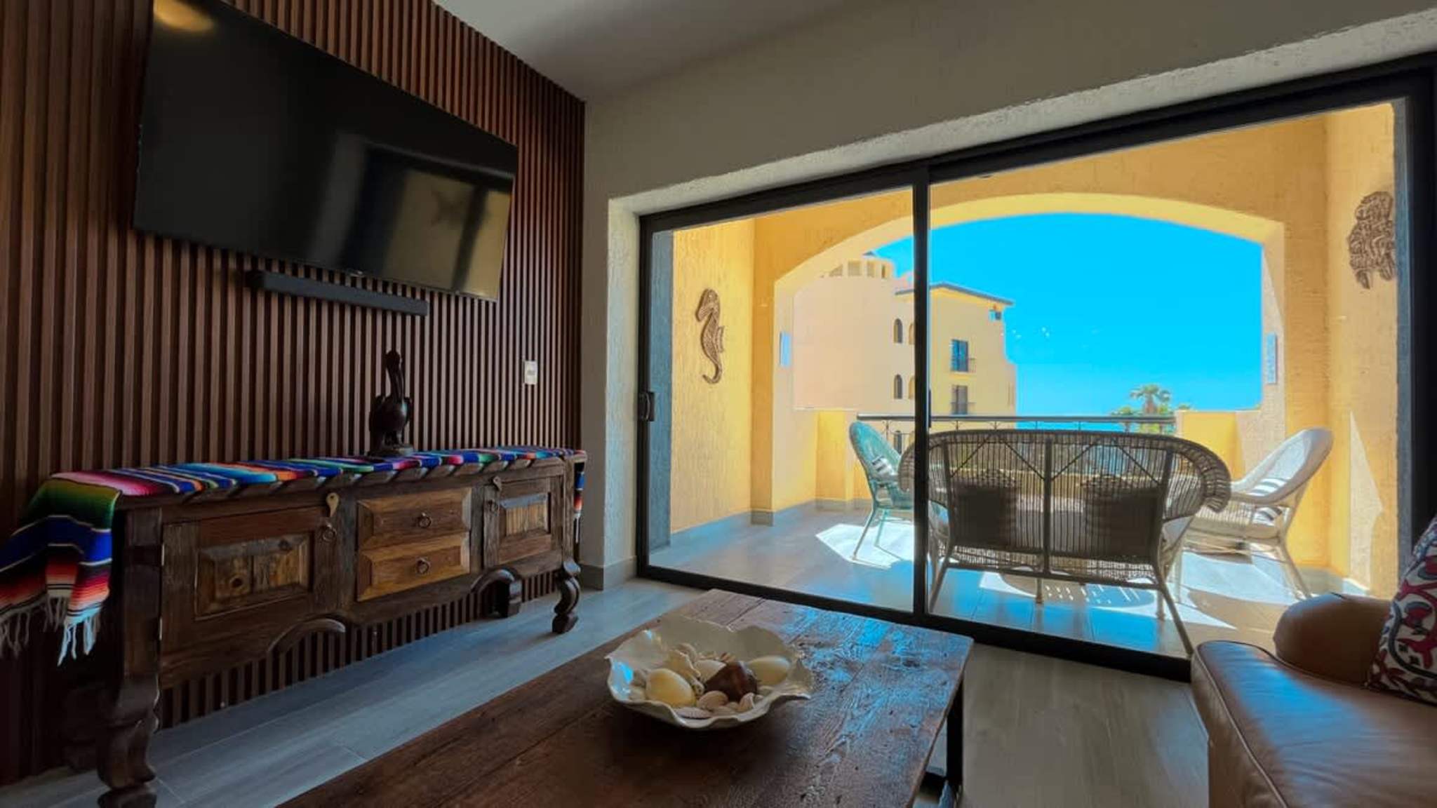 Gorgeous Third-Level Condo Princesa D-308