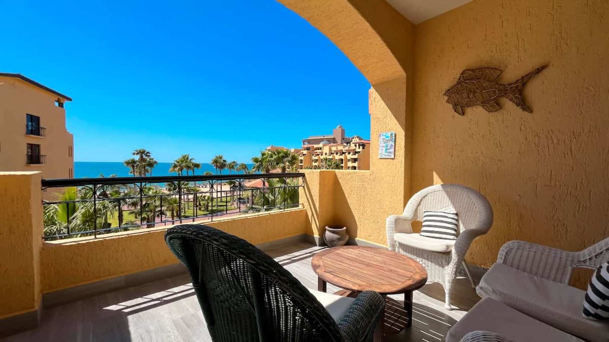 Gorgeous Third-Level Condo Princesa D-308