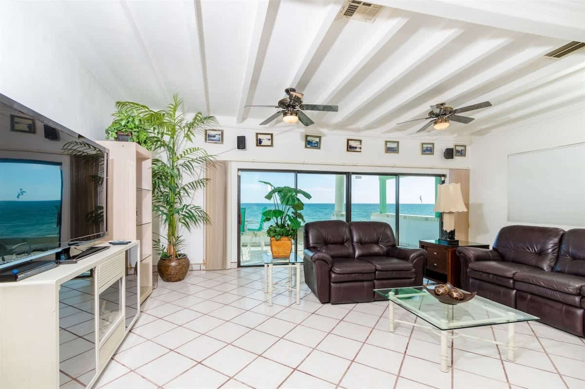 Comfortable Beachfront Condo Las Olas II 1