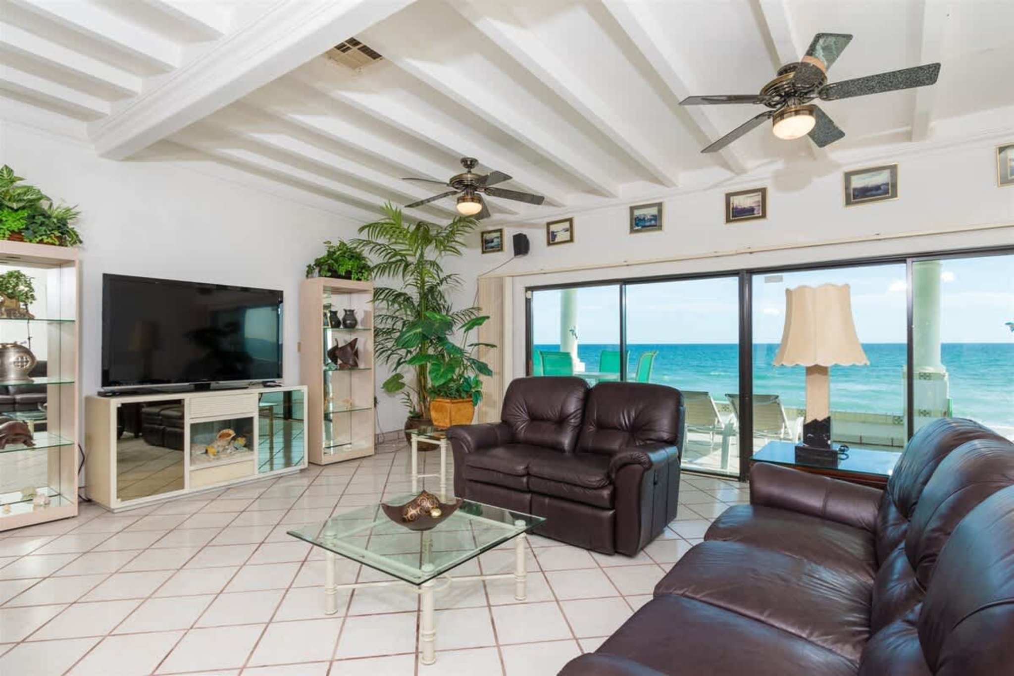 Comfortable Beachfront Condo Las Olas II 1