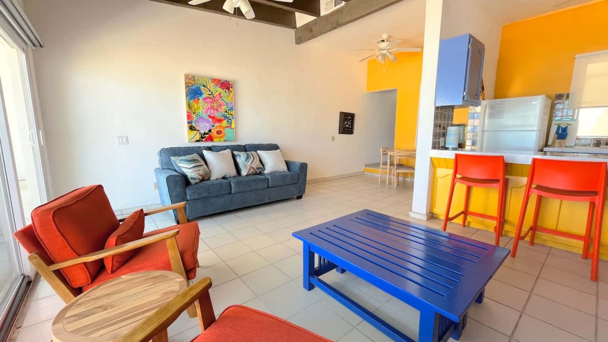 Cozy & Colorful Beachfront Condo Las Olas II 4
