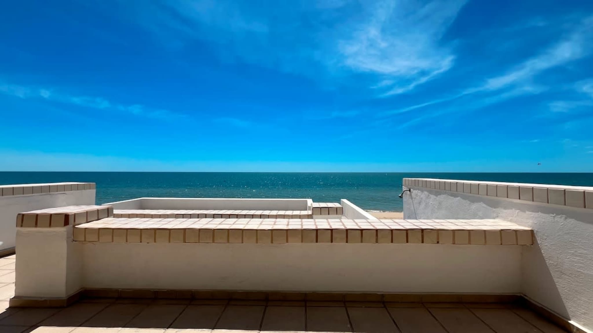 Warm & Charming Beachfront Condo Las Olas II 8