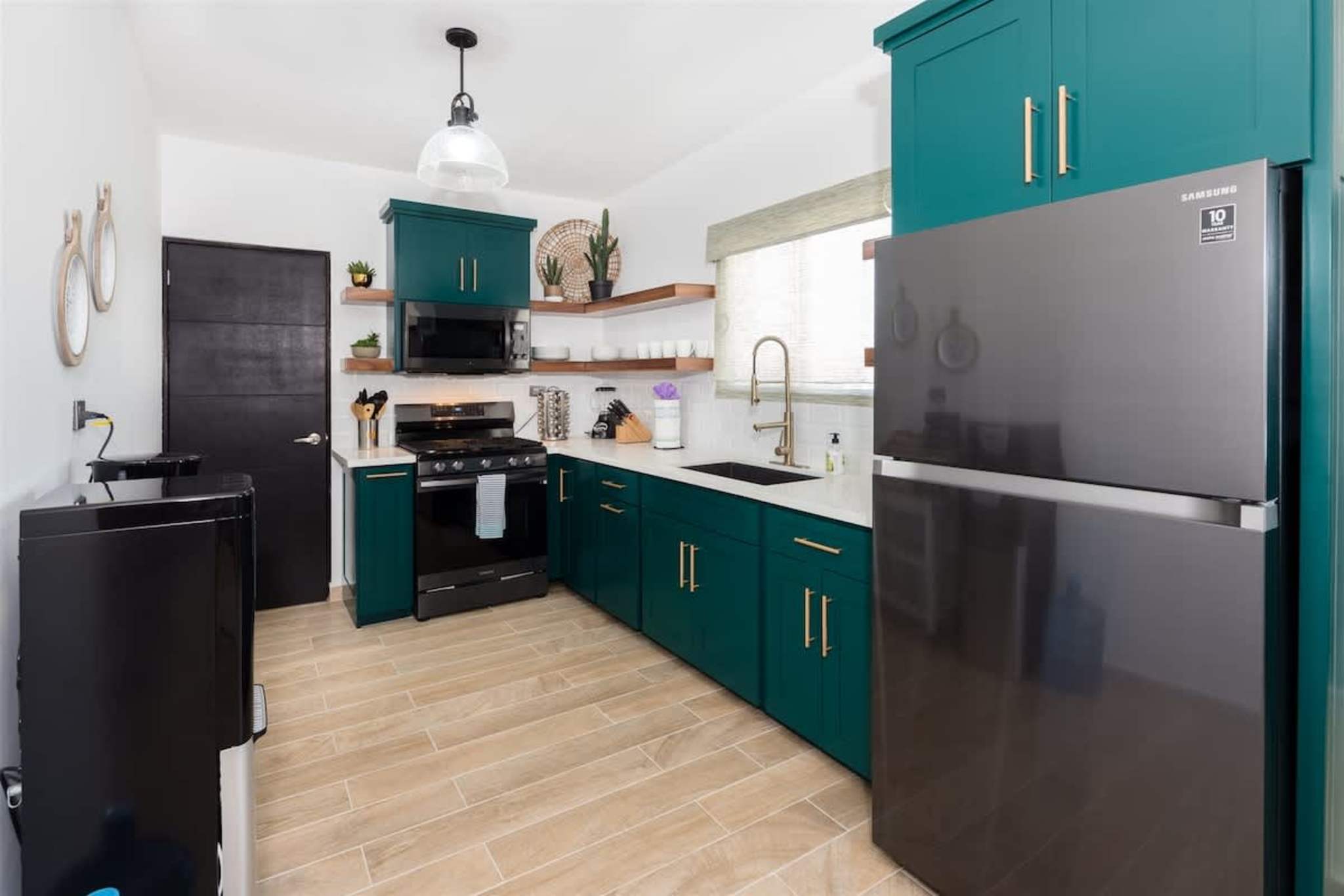 Contemporary In-Town Home with Pool Casa Cactus