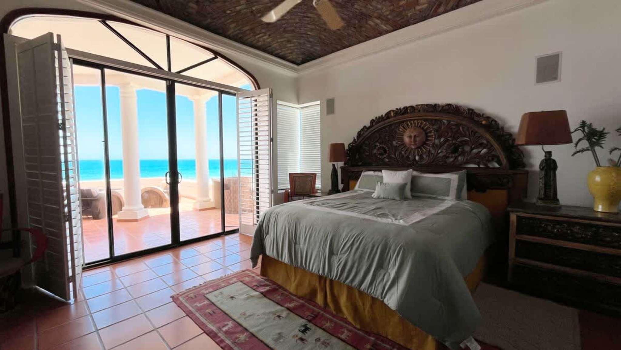 Spacious, Stunning Beachfront Home | Cerca del Mar