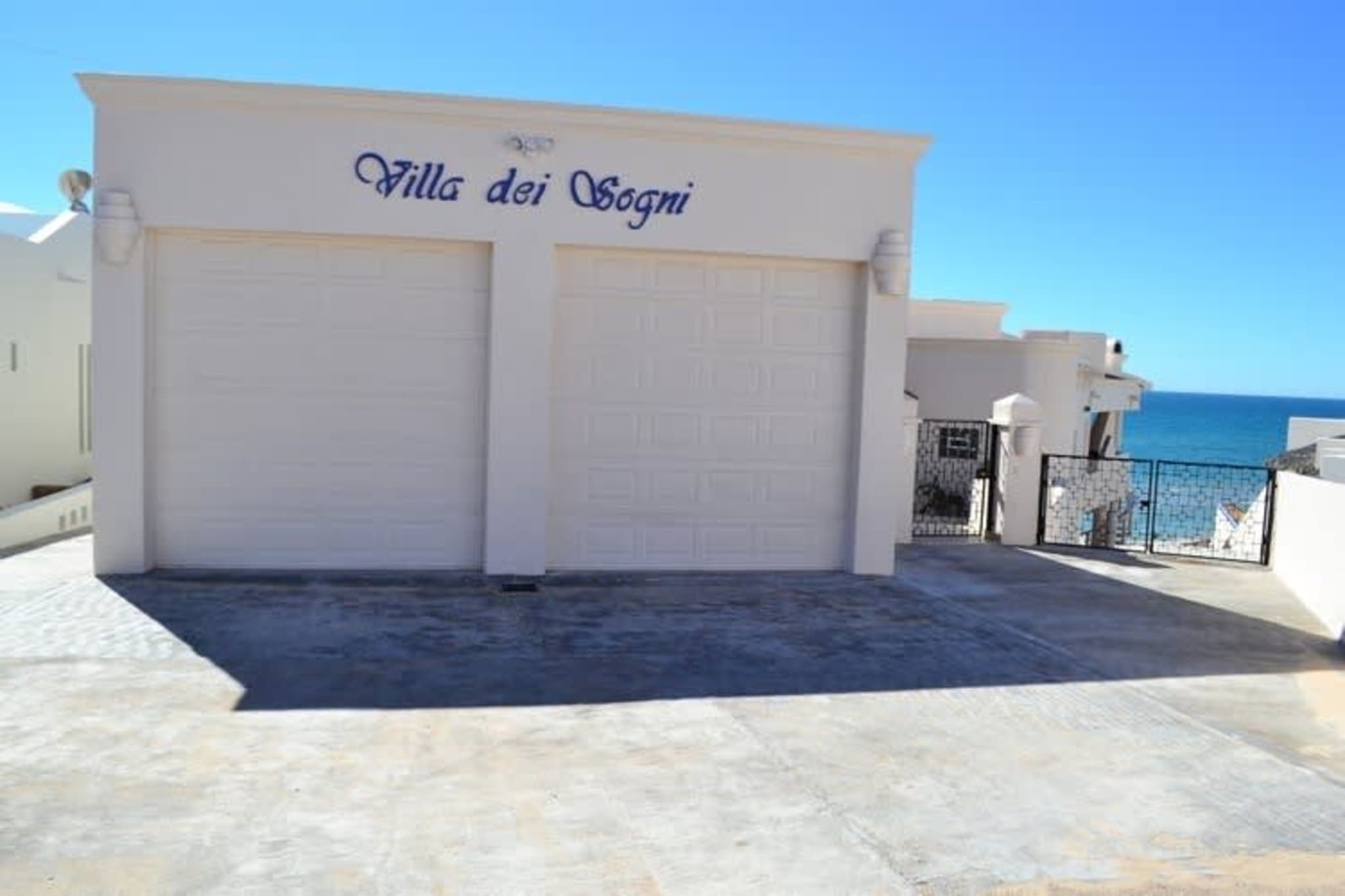 Spacious Family Beachfront Home | Villa Dei Sogni