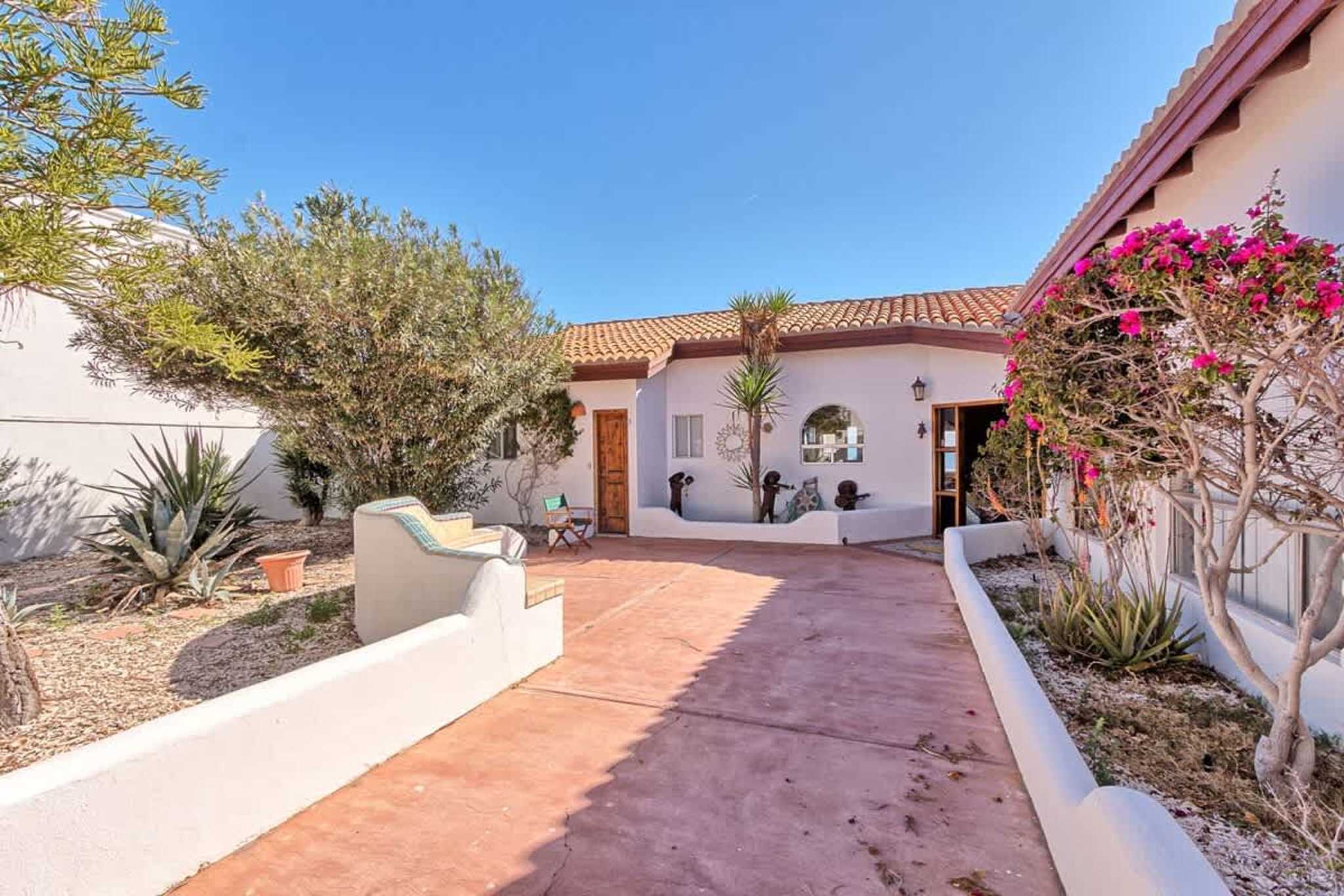 Clean & Beautiful Beachfront Home | Irish Dream