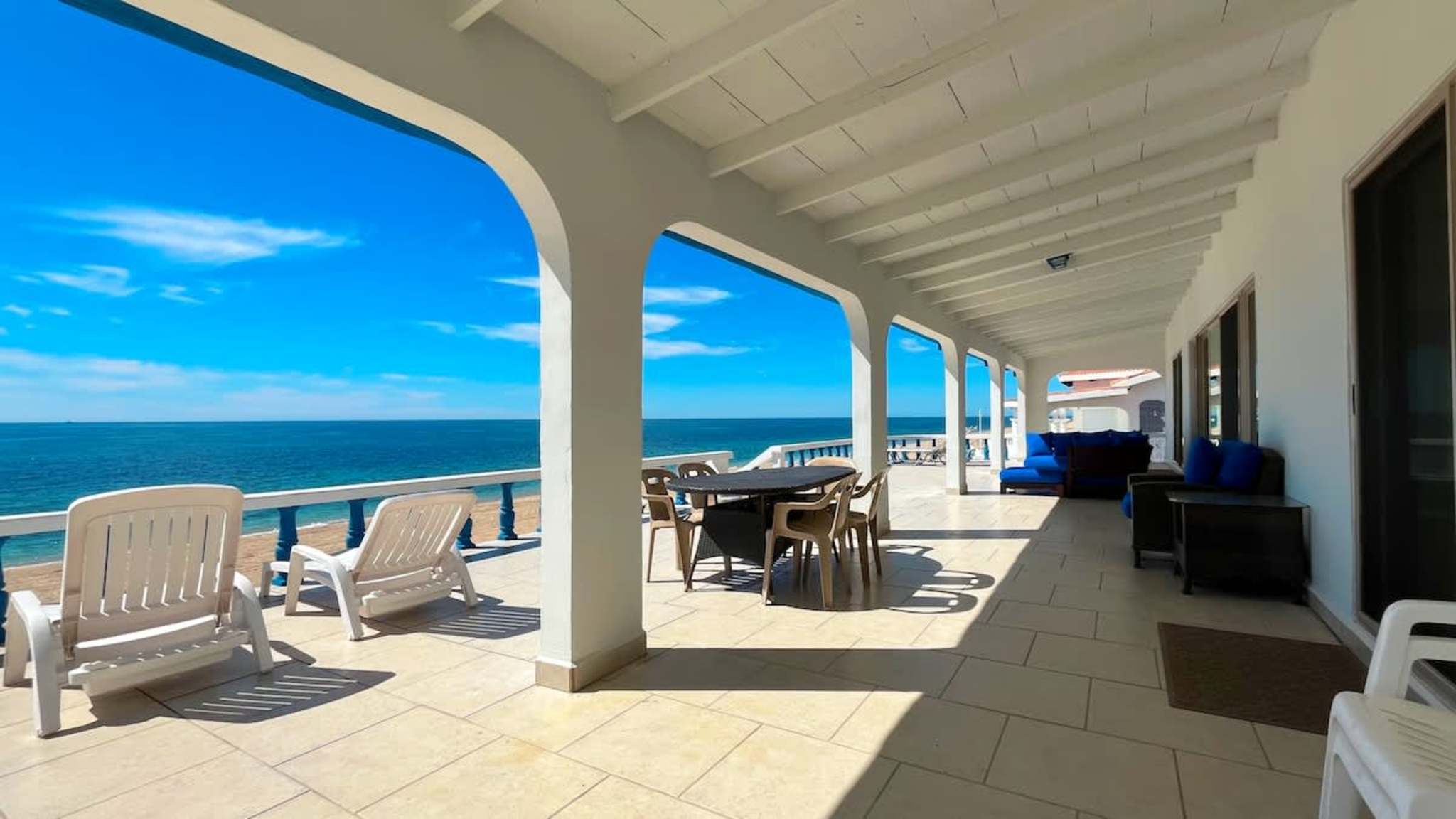 Beautiful Beachfront Home | Casa de Veranos