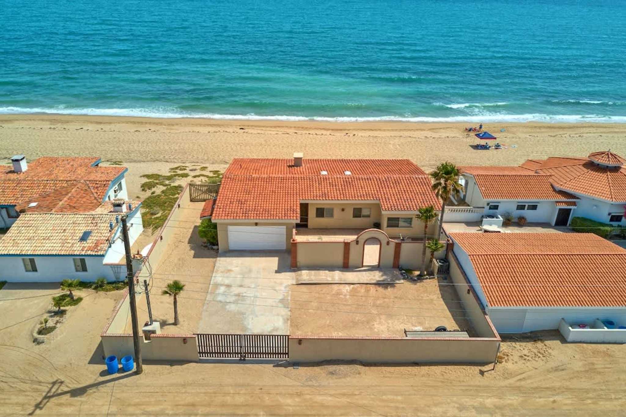 Beautiful Beachfront Home | Casa de Veranos