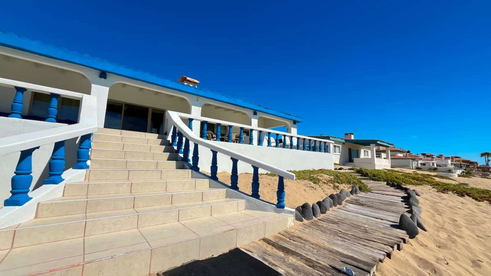 Beautiful Beachfront Home | Casa de Veranos