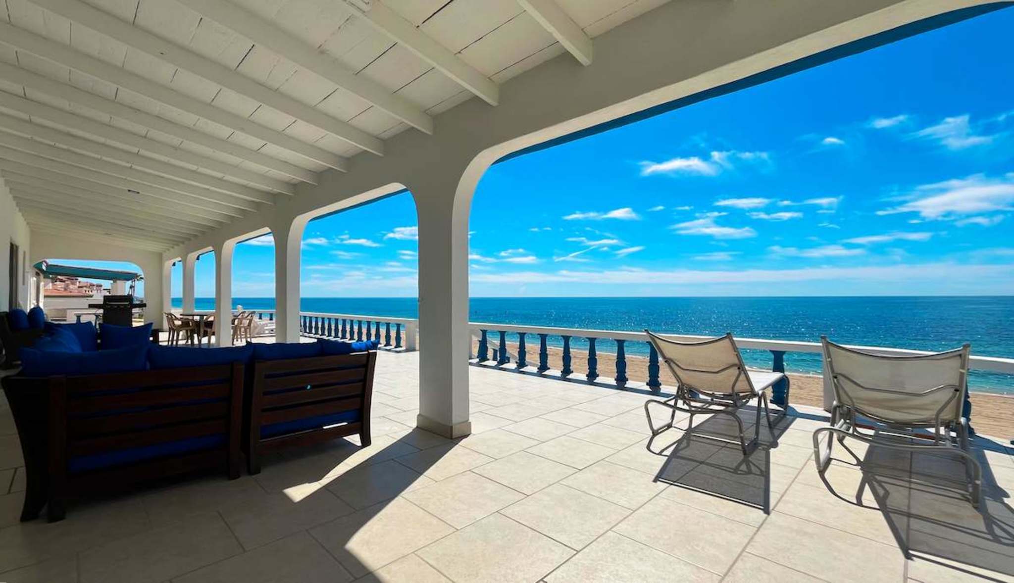 Beautiful Beachfront Home | Casa de Veranos