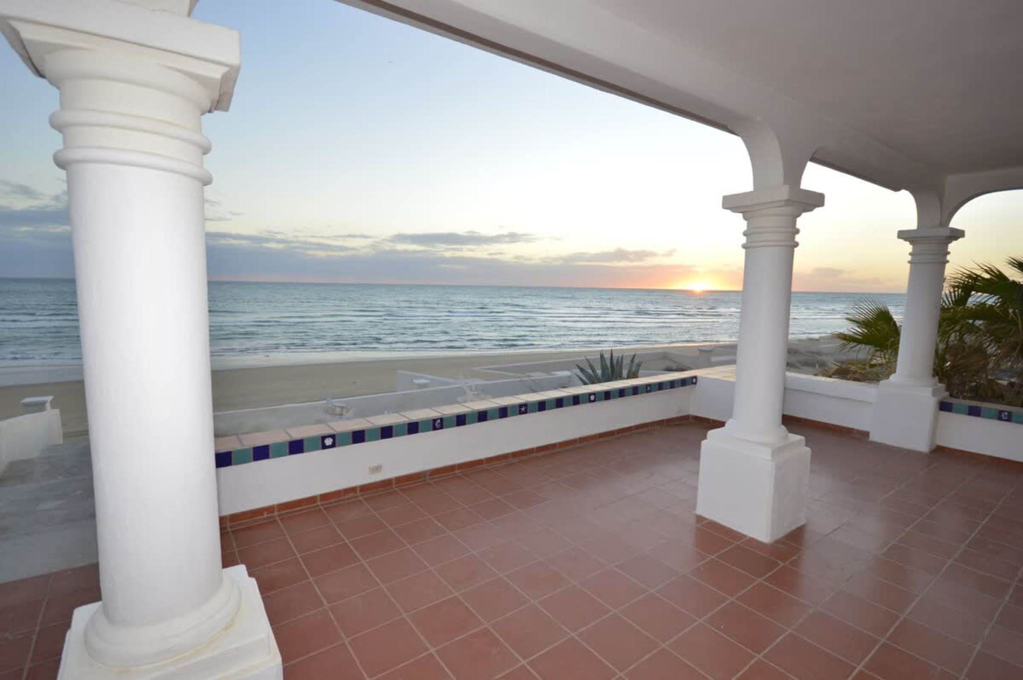 Huge Beachfront Home in Las Conchas | Casa Alhaja