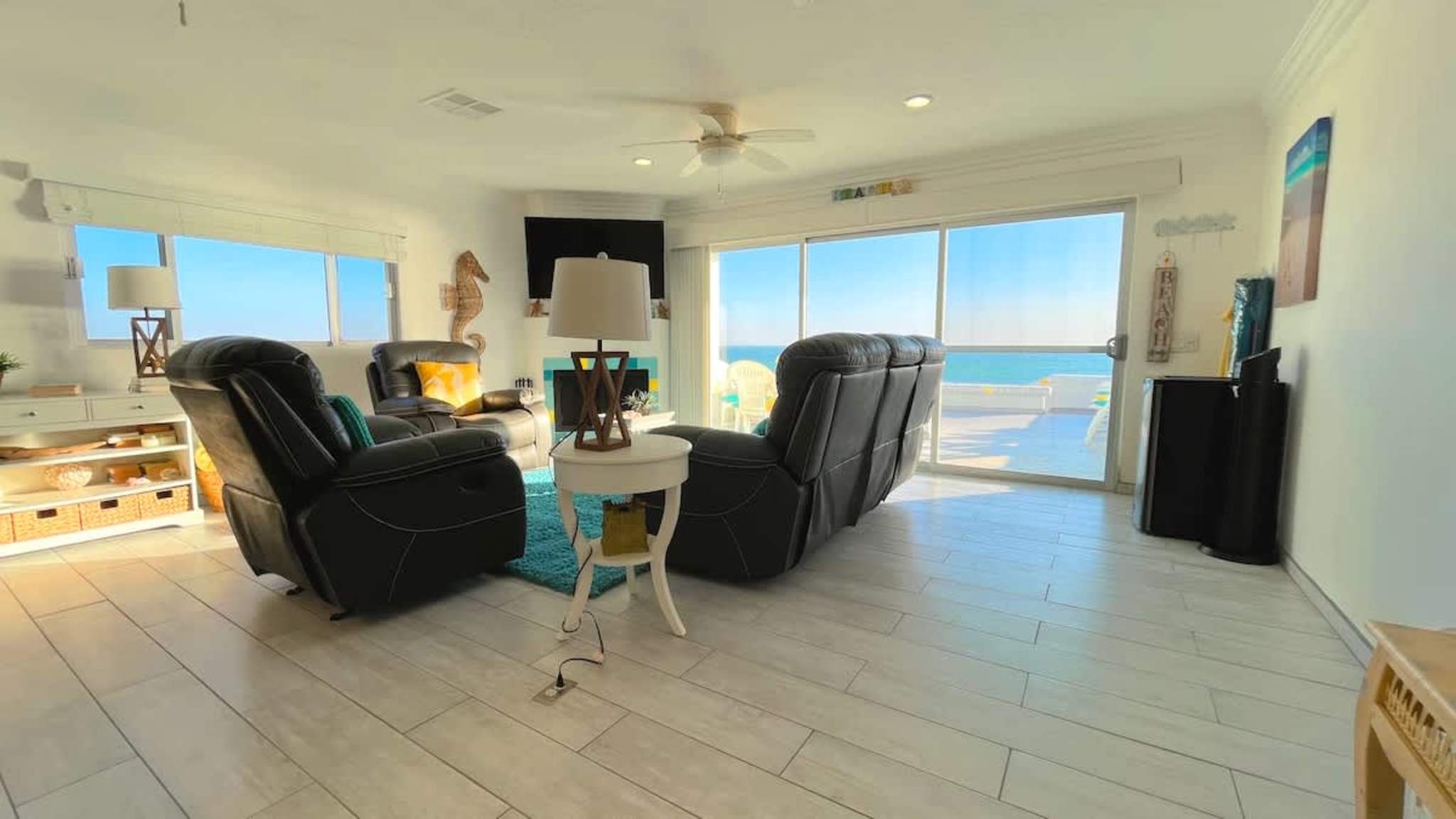Cozy & Colorful Beachfront Condo Las Olas I 28