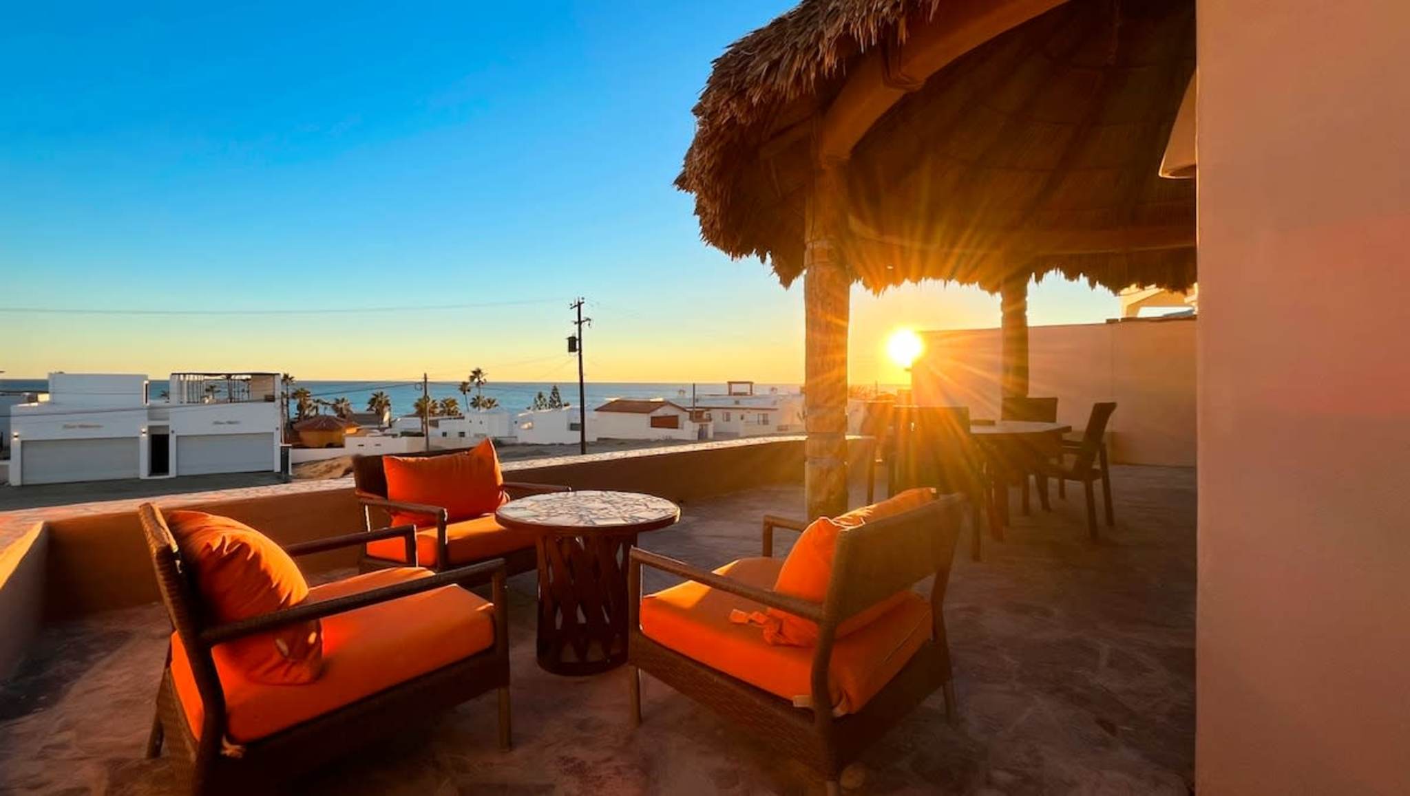 Colorida Casa con Piscina Casa en el Cielo