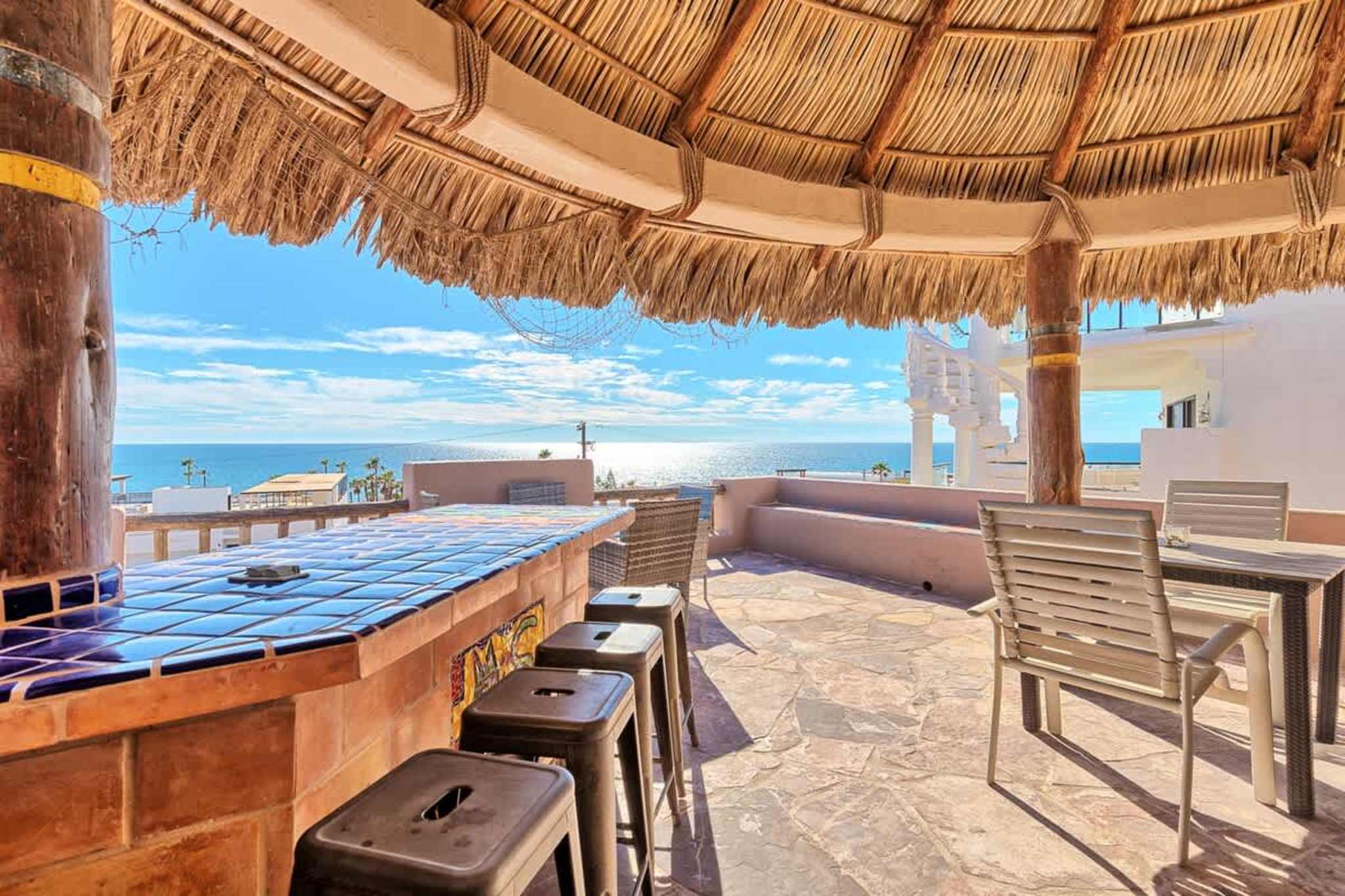 Colorida Casa con Piscina Casa en el Cielo