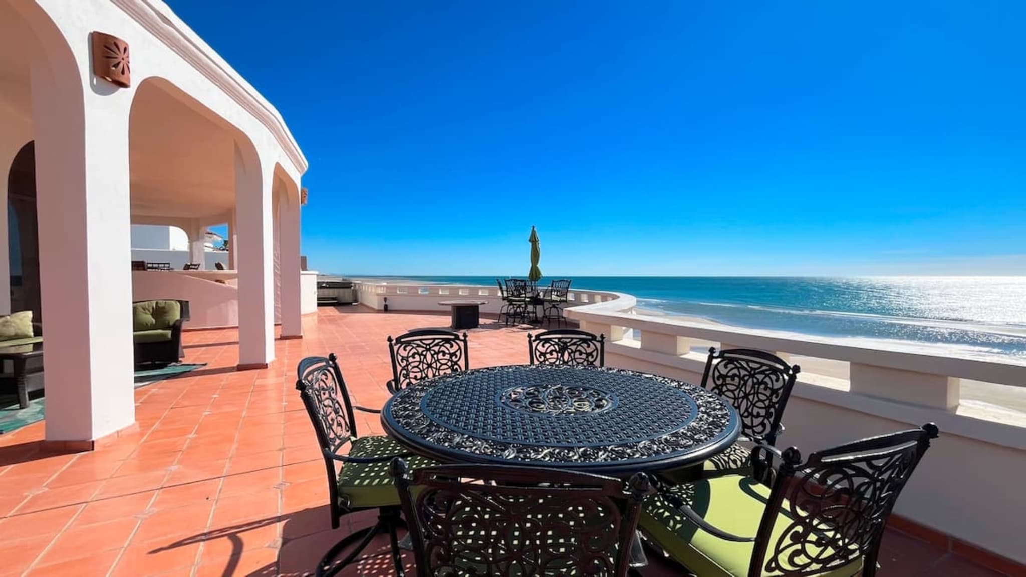 Spacious Home in Las Conchas Villa de la Playa