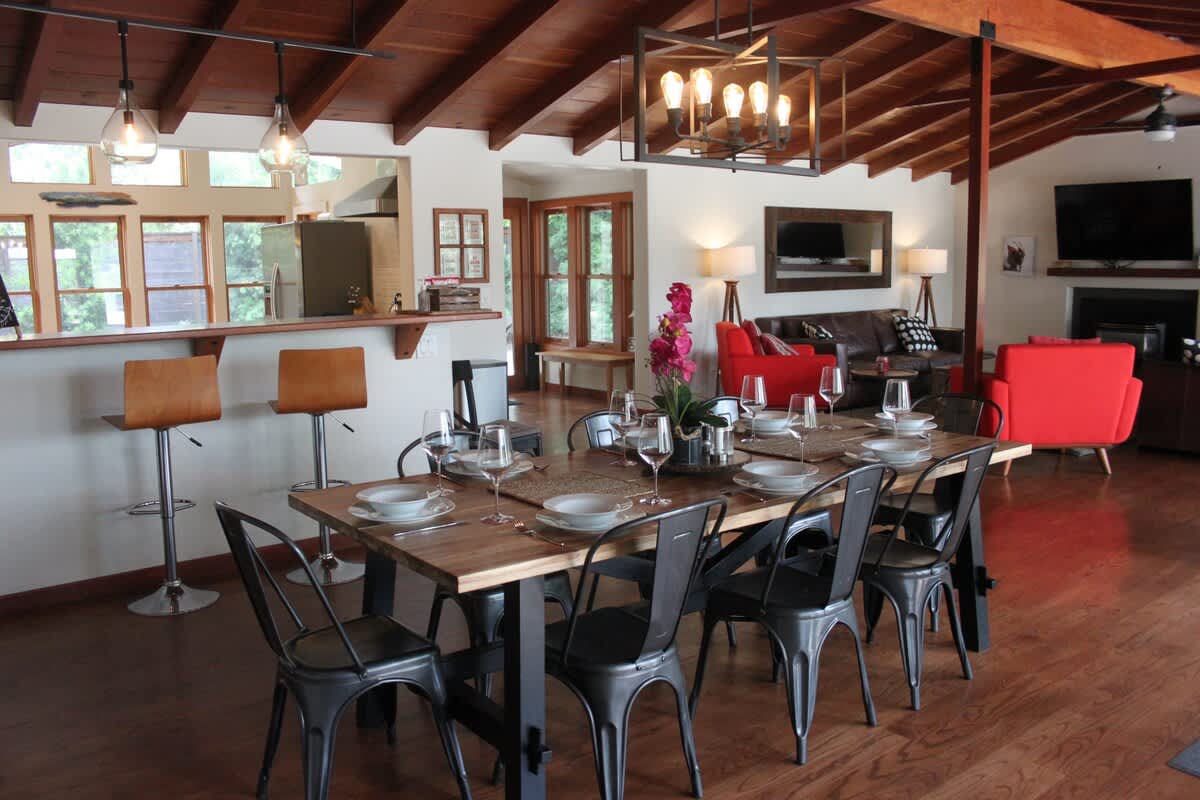 The dining table conveniently seats 8 but you can add a few more chairs and squeeze 12 in. 2 people can seat at the counter bar. On the deck there are a couple more tables to be able to enjoy the sun.