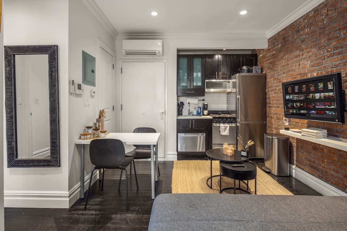 Chic 2BR Retreat in the Heart of Times Square-hero-photo