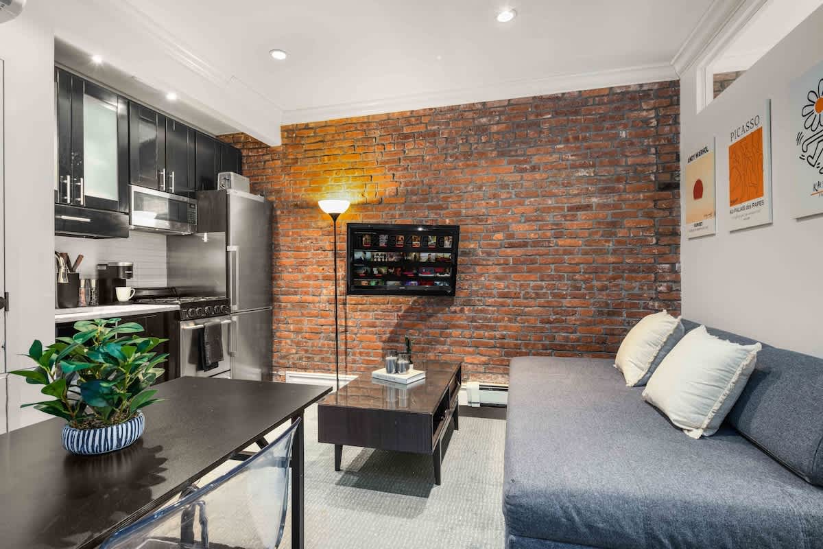 Chic Midtown Hideaway | Walk to NYC Landmarks-hero-photo