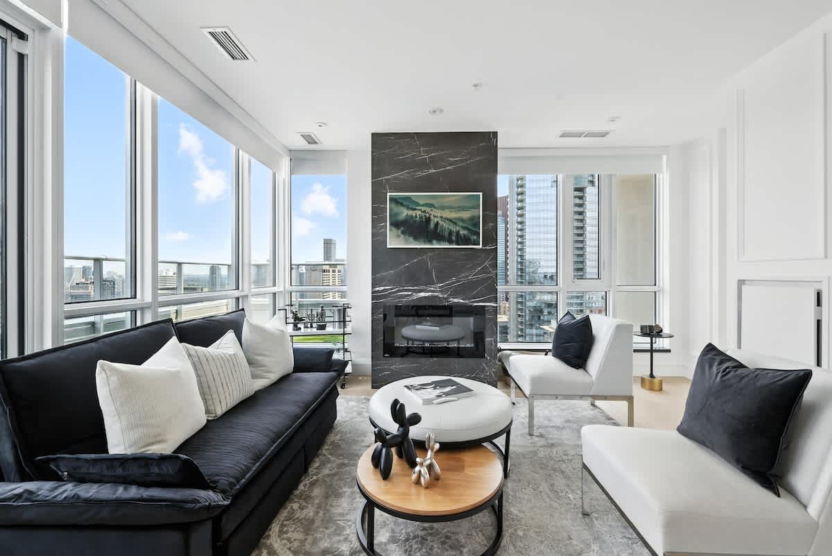Luxury 2BR Suite in Heart of Toronto Entertainment-hero-photo