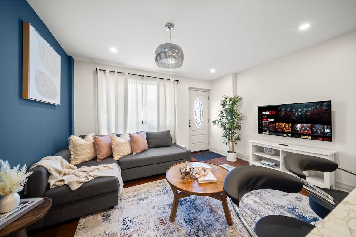 Modern Queen West Escape Sleeps 6 with Parking-hero-photo