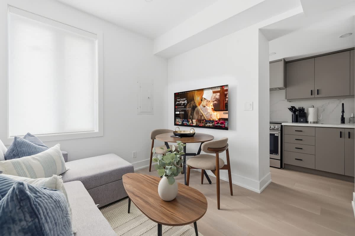 Roncesvalles Charm Stylish 1BR Near High Park!-hero-photo