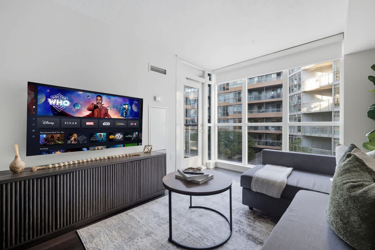 Trendy 1BR Condo Free Parking Downtown Toronto-hero-photo