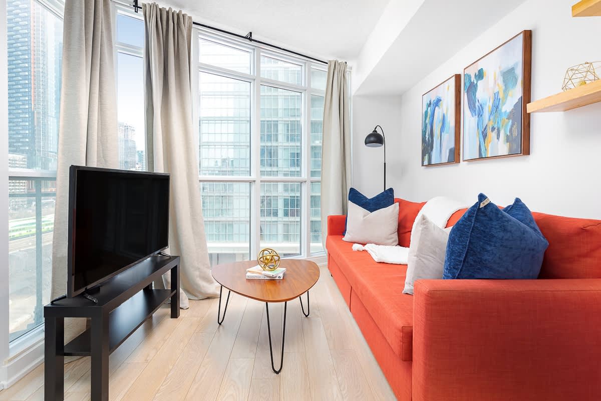 Cozy Toronto Stay Skyline View -hero-photo