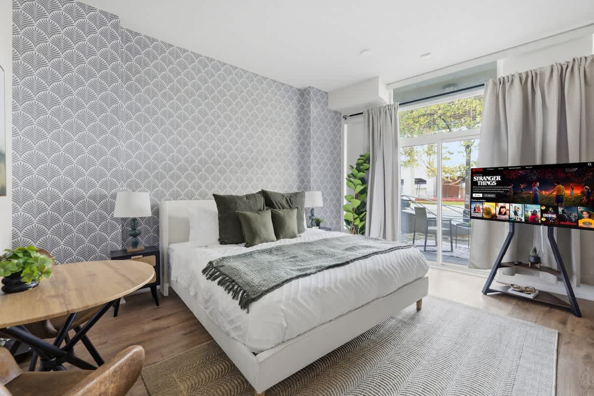 Cozy City Studio Near Budweiser & BMO Stadium!-hero-photo