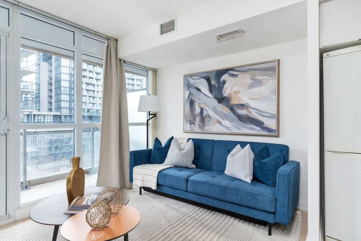 Downtown condo Steps to Entertainment District-hero-photo
