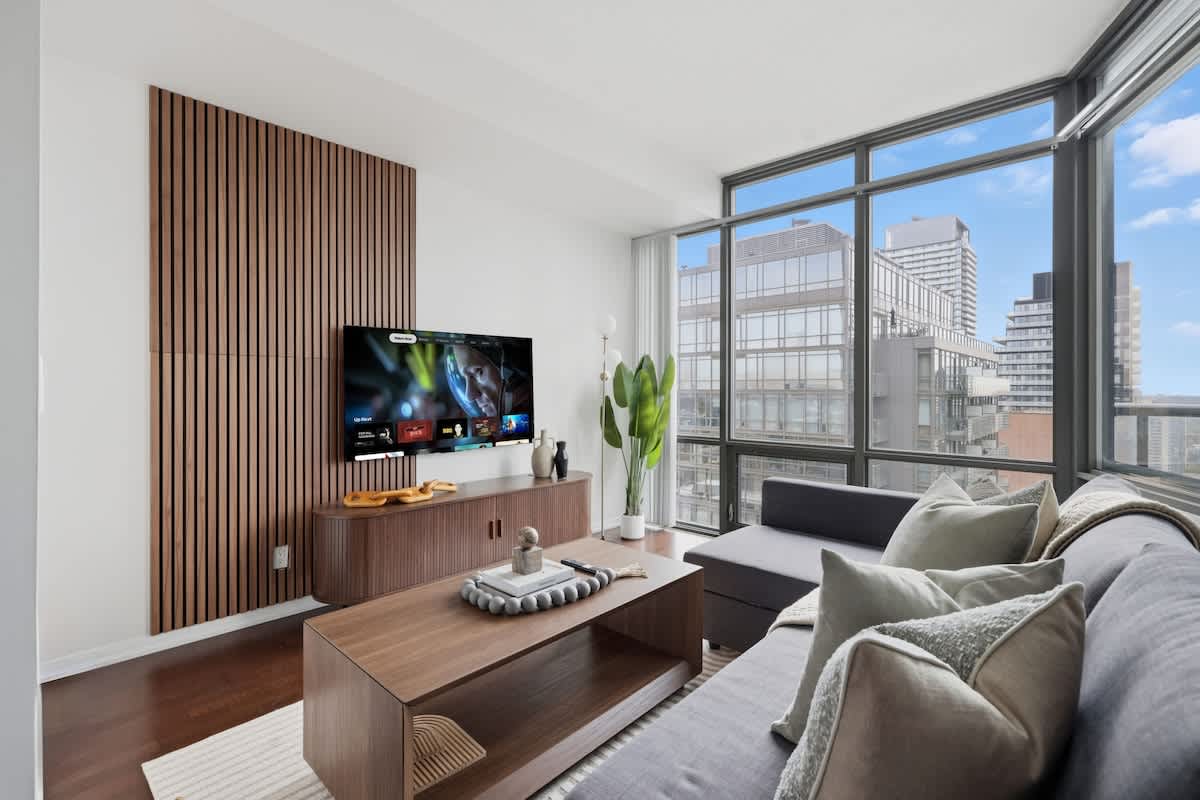 Luxe Bay St Sanctuary High-Rise Views & Balcony-hero-photo