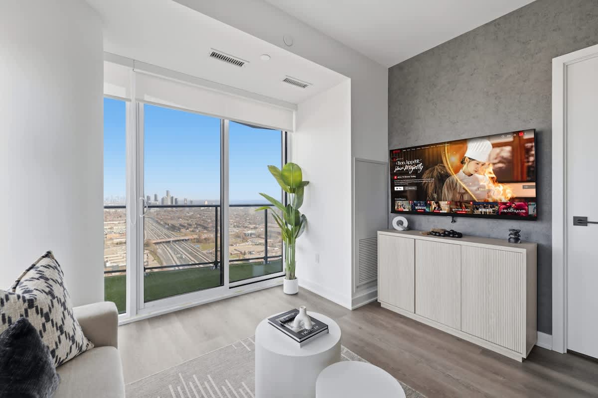 Sleek 2BR Toronto Condo Patio & Free Parking-hero-photo