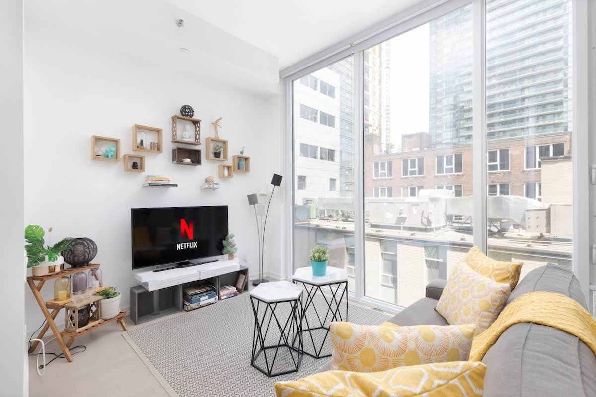 Chic 1BR King Oasis Entertainment District-hero-photo