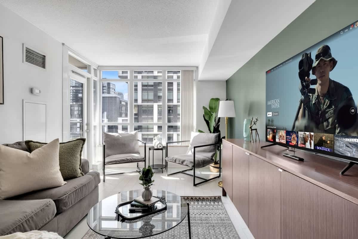 Modern 2BR Waterfront Retreat City Views-hero-photo