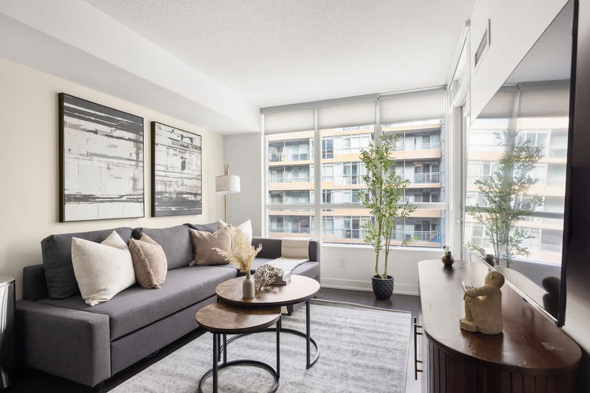 Stylish 1BR Lakeside Oasis Patio & Prime Location-hero-photo