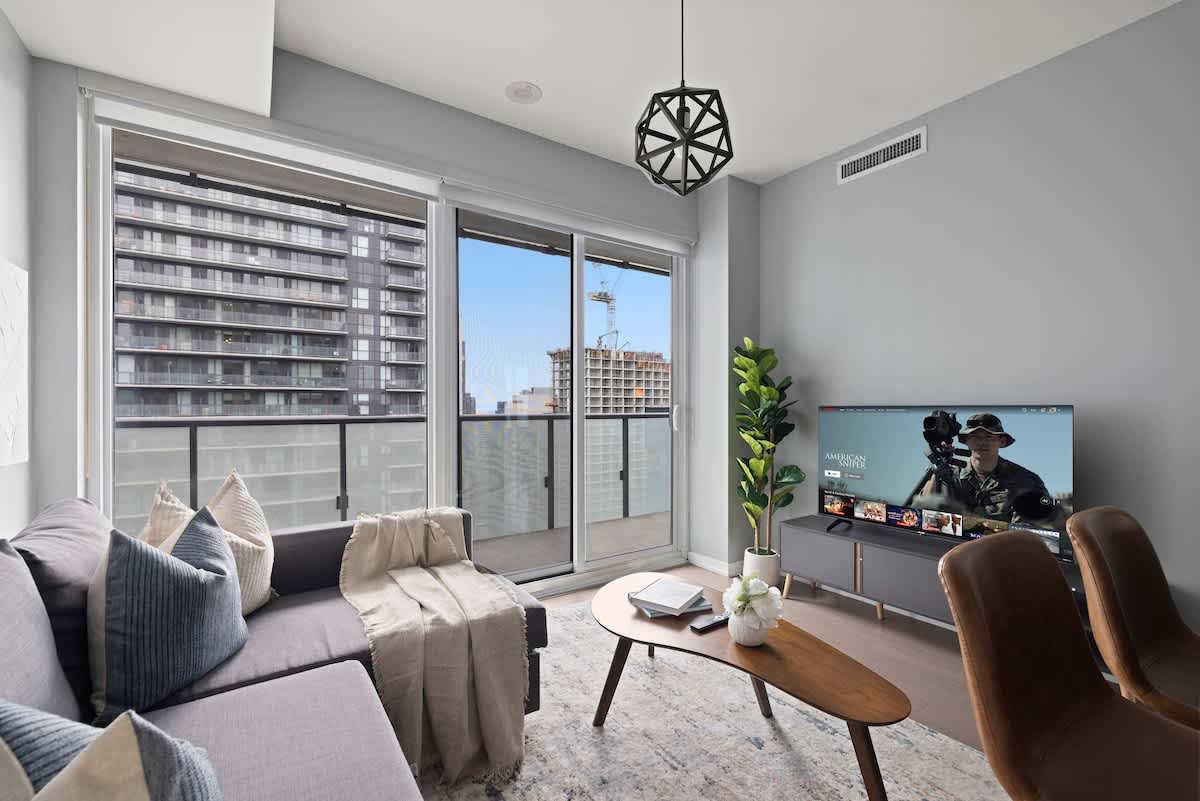 Stunning 1BR Suite, Private Balcony & City Views-hero-photo