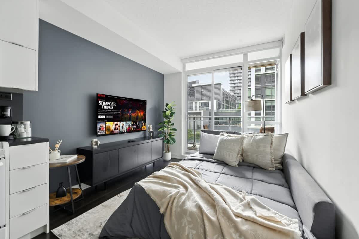 Downtown 2BR 2BA Balcony & City Views-hero-photo