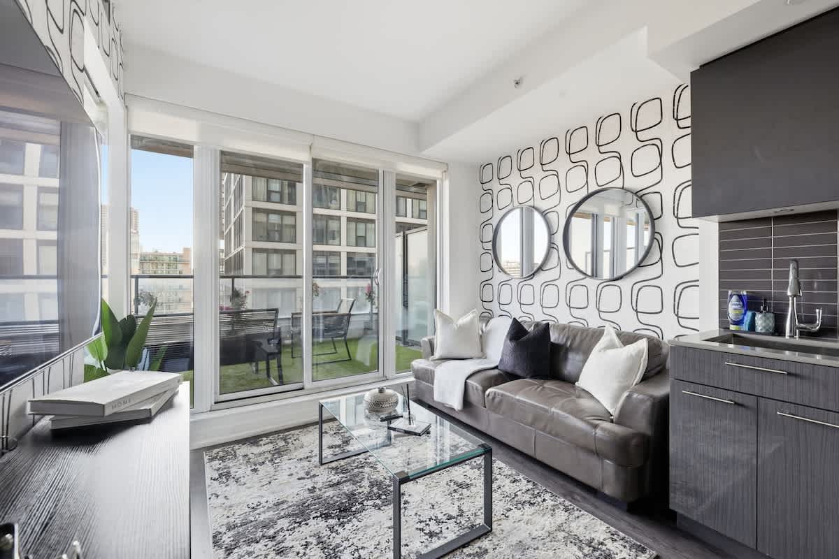 High-Rise Downtown Oasis, stunning City Views-hero-photo