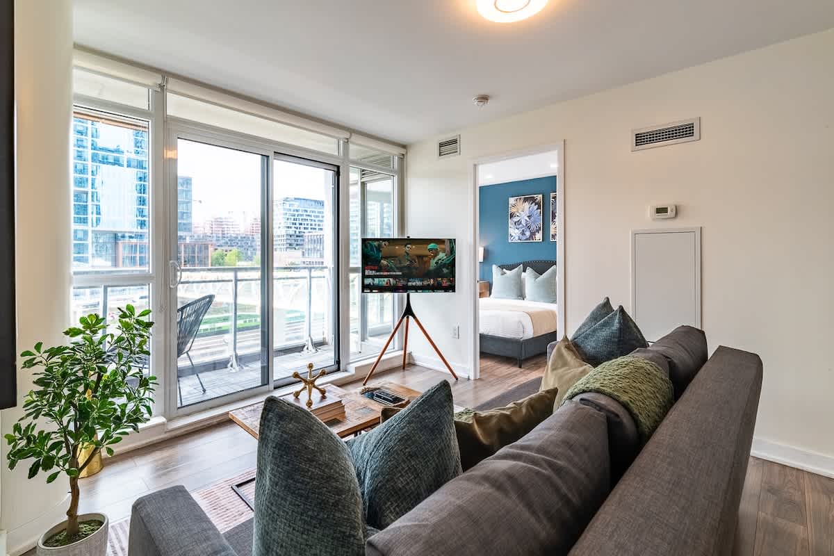 Spacious 3BR Downtown Condo with Free Parking
-hero-photo