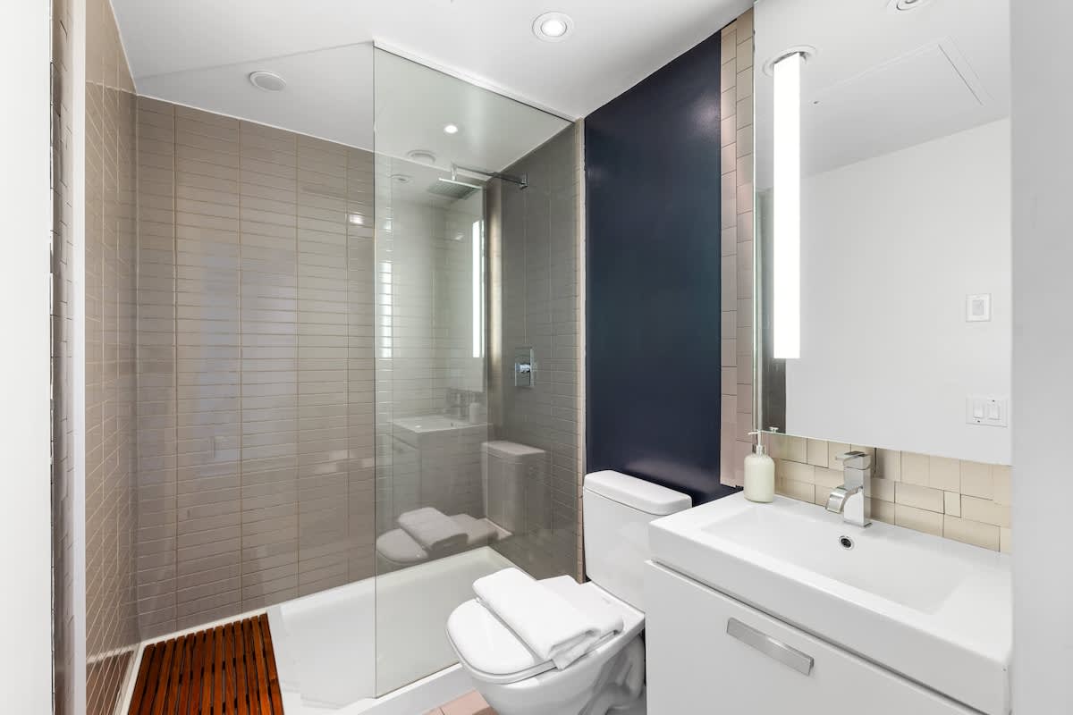 King West Area Haven Balcony & 2 Beds-hero-photo