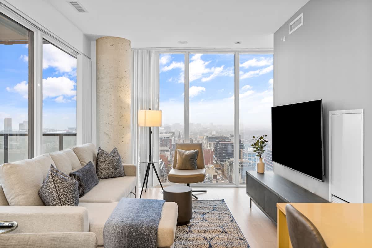 Downtown | 180° Panoramic Skyline Views | Sleep 6-hero-photo