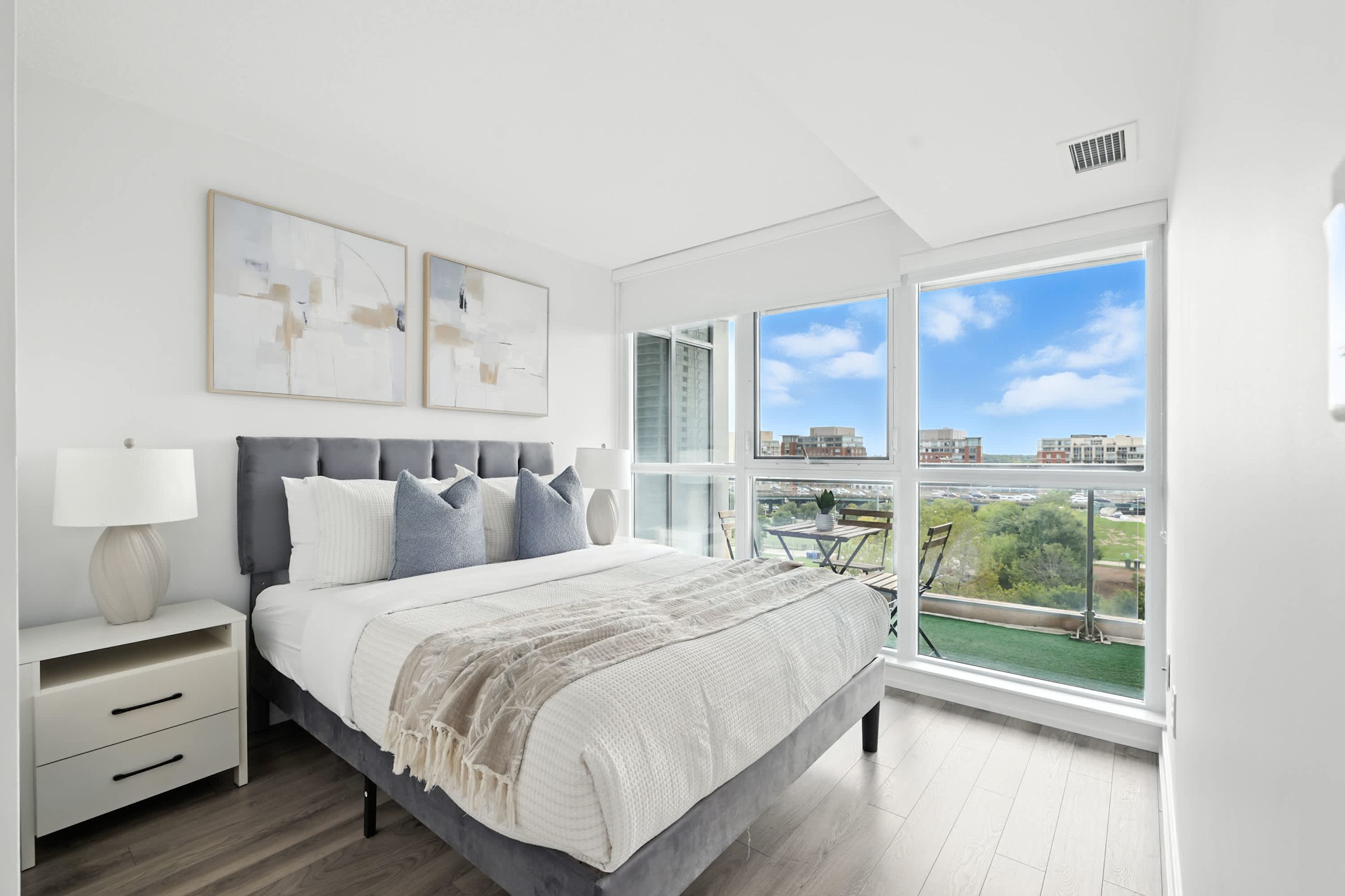 Modern 2BR Condo Stunning Views, Walk Everywhere-photo-2