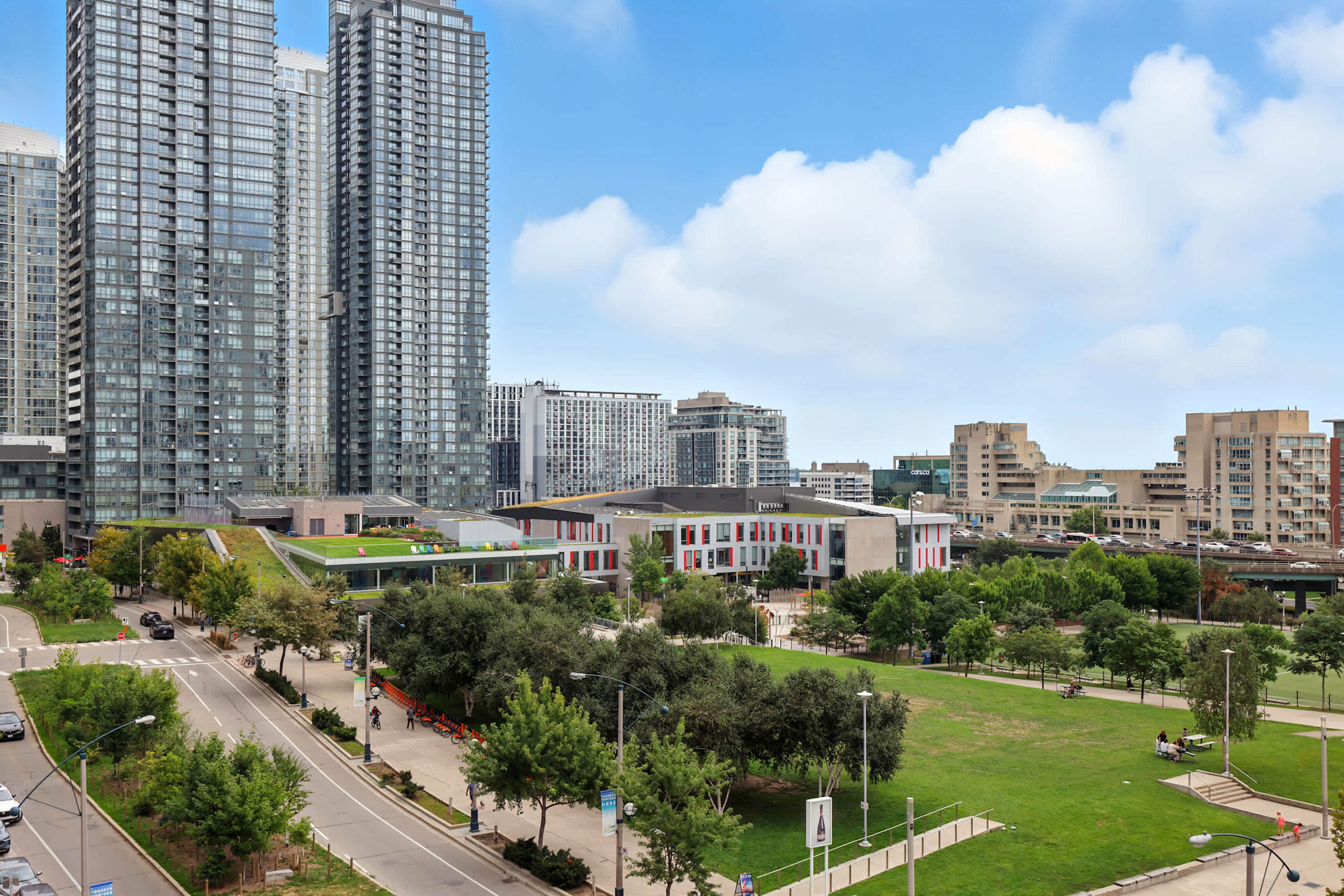 Modern 2BR Condo Stunning Views, Walk Everywhere-photo-3