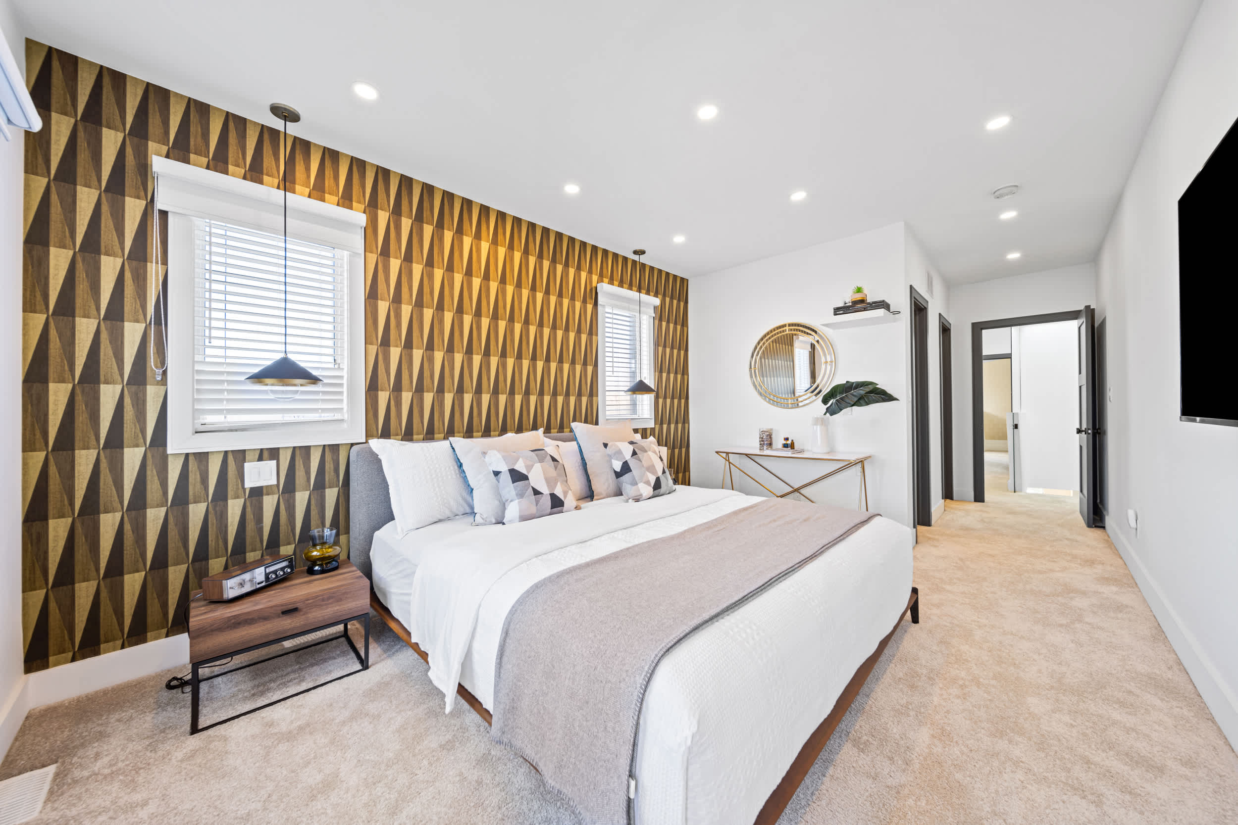 Modern Designer Home, Rooftop City Views!-photo-2