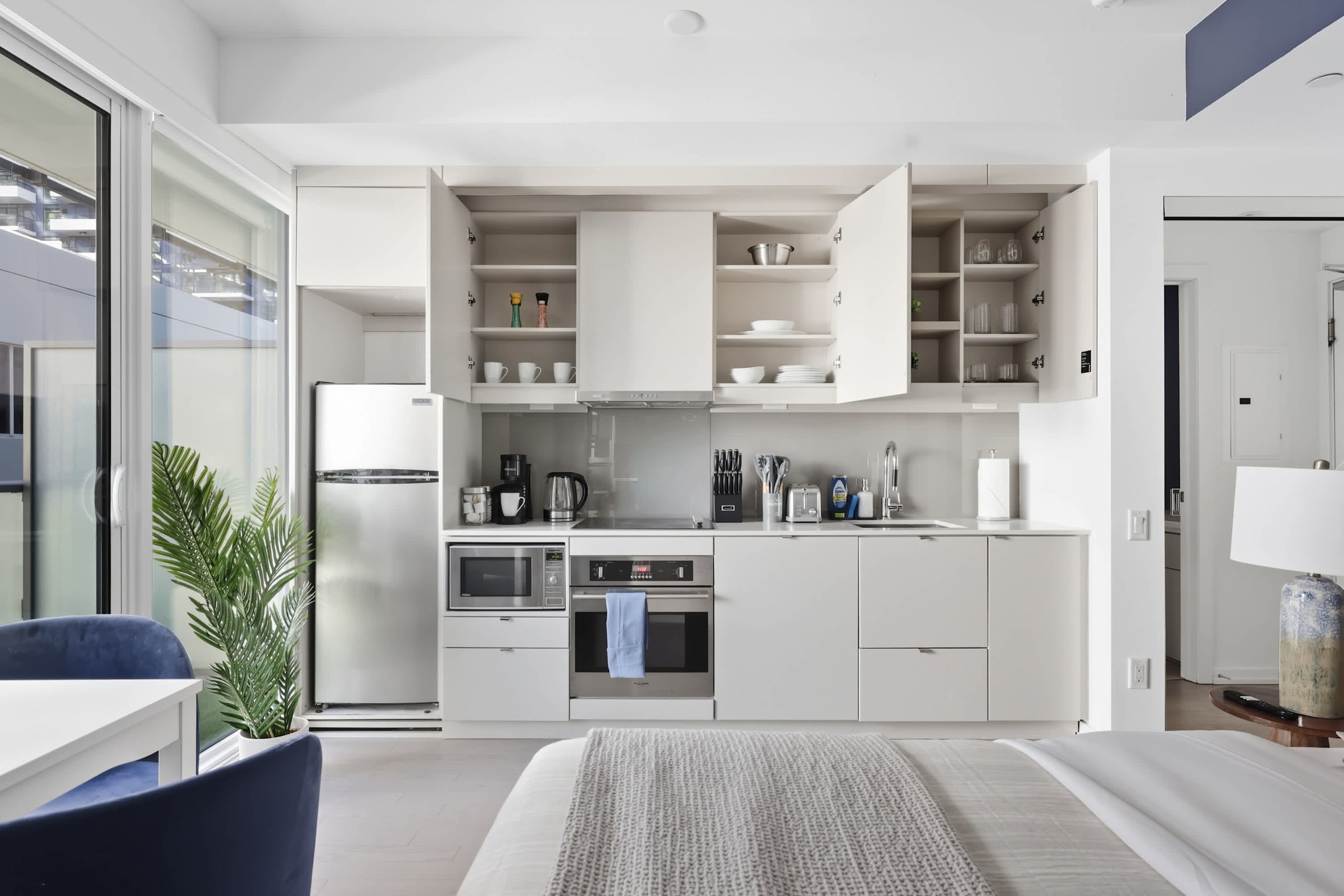 Sleek Studio Steps from Entertainment District-photo-2